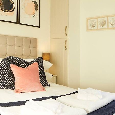 Sea View Serenity Breath Taking Sea View Sleeps 4 Scarborough Exterior photo